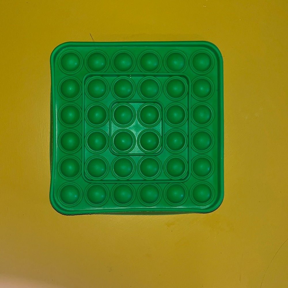 Green square bubble pop it toy